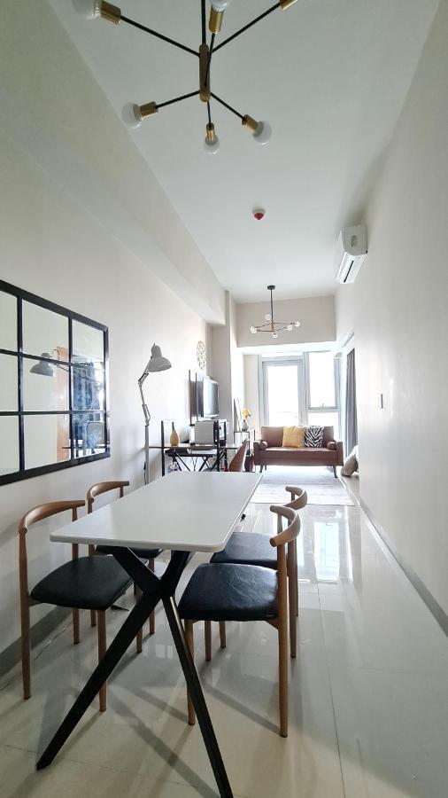Luxe Bonifacio Global City Taguig Uptown Condo Hotel 1 Bedroom Suite エクステリア 写真