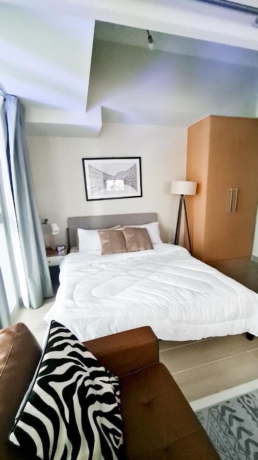 Luxe Bonifacio Global City Taguig Uptown Condo Hotel 1 Bedroom Suite エクステリア 写真