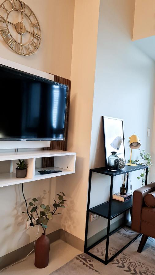 Luxe Bonifacio Global City Taguig Uptown Condo Hotel 1 Bedroom Suite エクステリア 写真