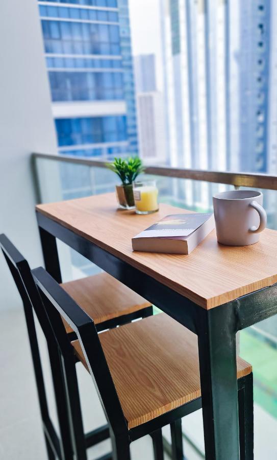 Luxe Bonifacio Global City Taguig Uptown Condo Hotel 1 Bedroom Suite エクステリア 写真