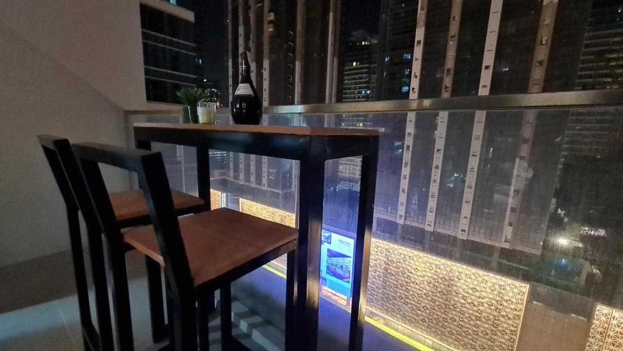 Luxe Bonifacio Global City Taguig Uptown Condo Hotel 1 Bedroom Suite エクステリア 写真