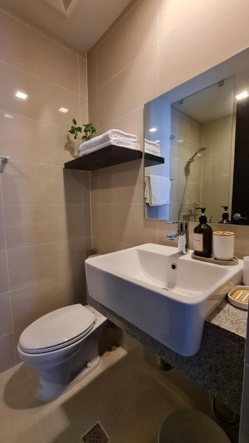 Luxe Bonifacio Global City Taguig Uptown Condo Hotel 1 Bedroom Suite エクステリア 写真