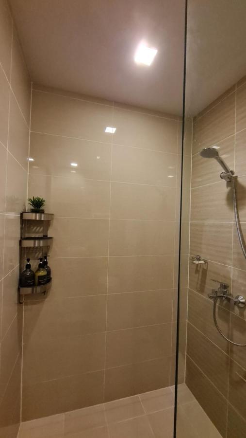 Luxe Bonifacio Global City Taguig Uptown Condo Hotel 1 Bedroom Suite エクステリア 写真