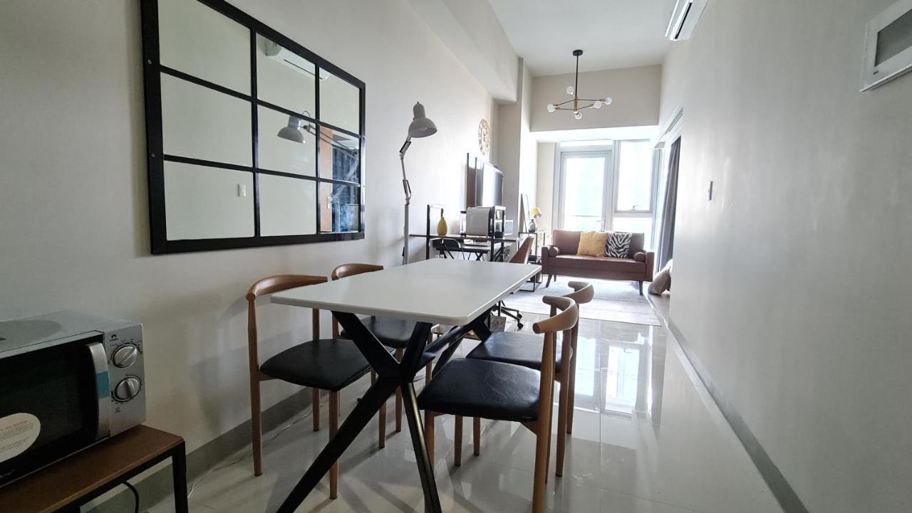 Luxe Bonifacio Global City Taguig Uptown Condo Hotel 1 Bedroom Suite エクステリア 写真